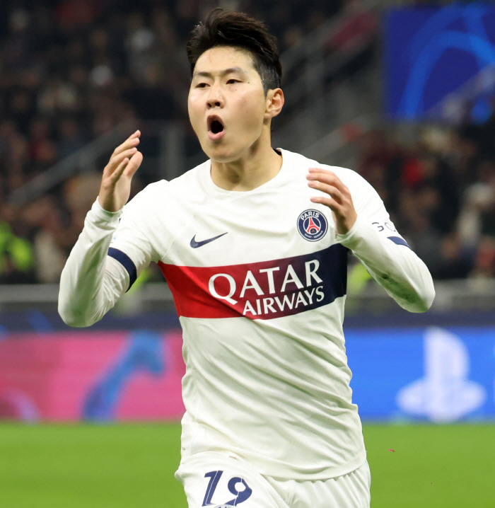 이강인 소년가장 되나.."PSG, 이강인 개인 기술에 의존" 혹평