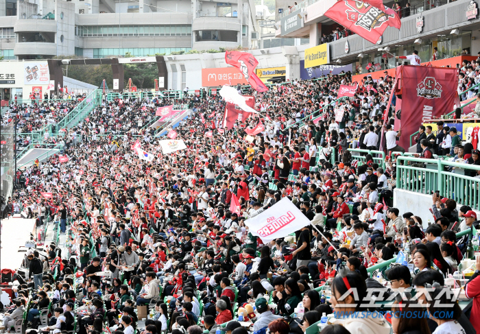 티켓 없어서 난리인 한국시리즈, 중계 시청률도 대박났다…2차전 전국 7%…