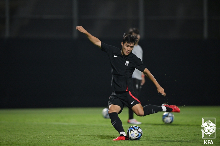 '英가디언 선정 유망주 60인' 김명준 "U-17 WC 출전팀 중 약팀은…