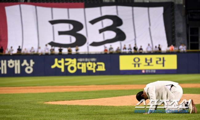 구광모 회장과 부둥켜안은 박용택, 눈물 흘리며 뒤에서 몰래 지켜봤다[KS…