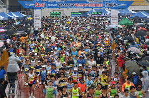 코로나 걱정 벗어났나…양산 전국하프마라톤대회 조기 마감