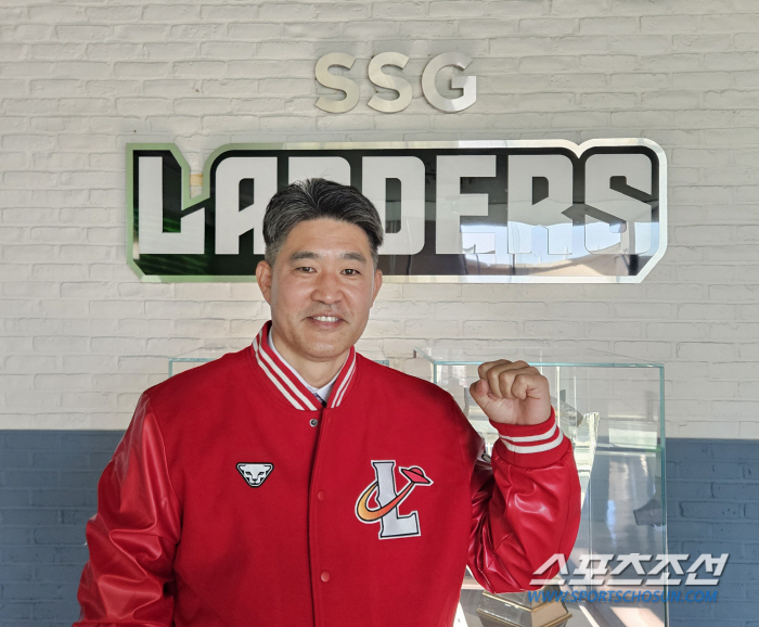 [공식발표]'김원형과 결별' SSG 랜더스, 새 사령탑에 이숭용 전 KT…