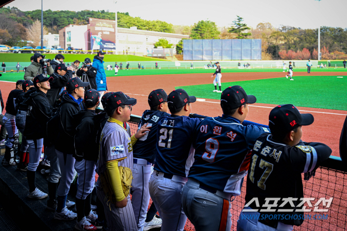 52명 참가 영구결번 레전드 김태균 야구캠프 개최…강민호 손아섭 구자욱 …