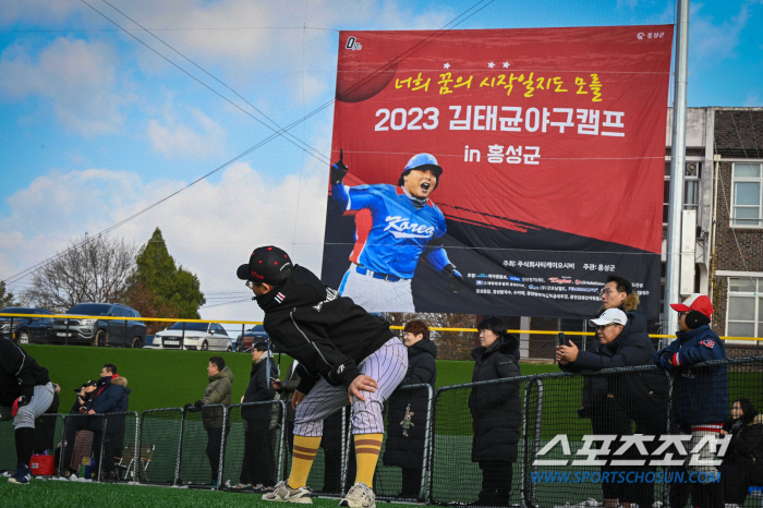 52명 참가 영구결번 레전드 김태균 야구캠프 개최…강민호 손아섭 구자욱 …