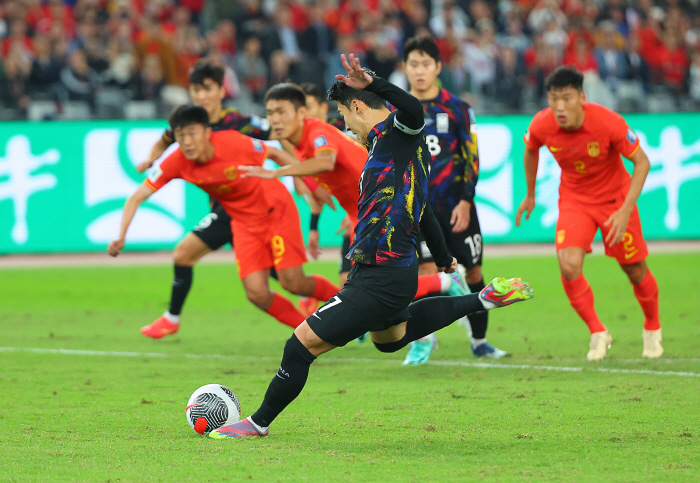 짜요 잠재운 '월클쏜' SON 연속골 폭발, 한중전 전반 2-0 리드 '…