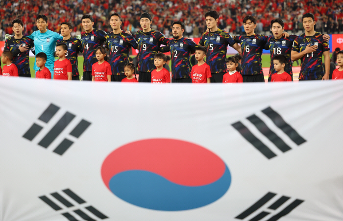 짜요 잠재운 '월클쏜' SON 연속골 폭발, 한중전 전반 2-0 리드 '…