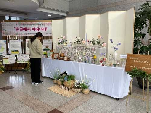 울산 북구정신건강복지센터, 이용자 작품전시회 12월 8일까지 북구청 로비서 개최