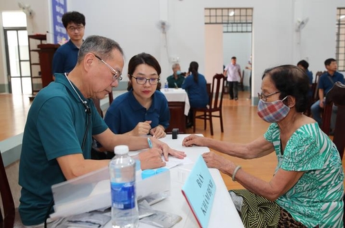 강진군, 우호도시 베트남 풍힙현서 의료지원 등 봉사활동