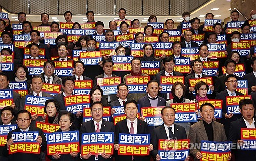 與 "민주, '정치 탄핵' 이어 '정치 특검' 추진…민생 챙기라"