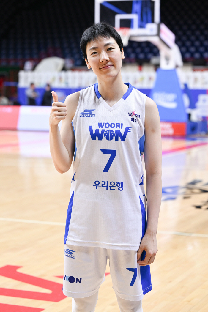머리 짧게 깎고 돌아온 우리은행 박혜진, 그녀의 '시즌2' 농구가 기다려…