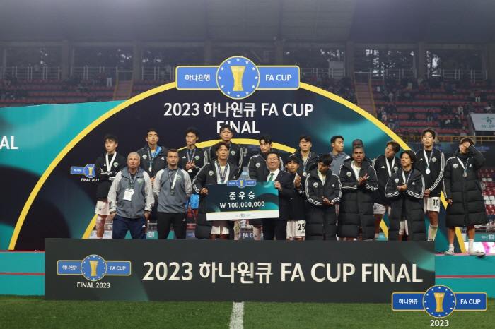 '강등' 수원-'무관' 전북, 영원한 것은 없다, 핵심은 '축구'