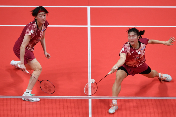 'BWF 올해의 선수' 안세영, 라이벌 타이쯔잉 잡고 극적 4강행…BWF…