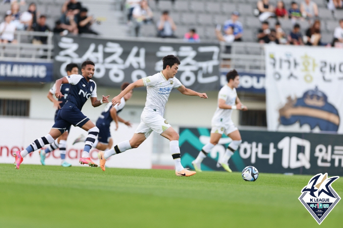 [단독]'김포 돌풍의 주역' 센터백 김태한, 수원FC 유니폼 입는다