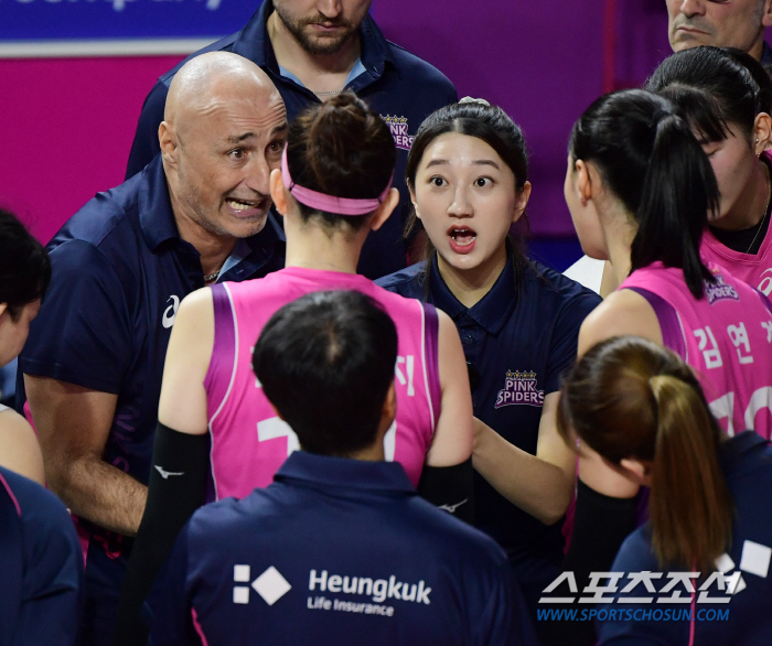 '김해란 복귀+김연경 봉쇄' 현대건설, 흥국생명에 시즌 첫 셧아웃 '굴욕…