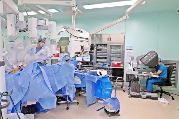 은평성모병원, 국내 최초 뇌사자 신장·생체 신장 로봇이식 연이어 성공