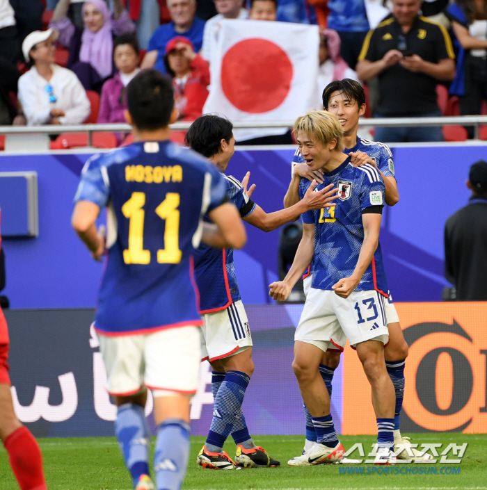  일본 '식은땀 첫 승' 속에 욱일기는 없었다.. 월드컵-WBC 연속 논…