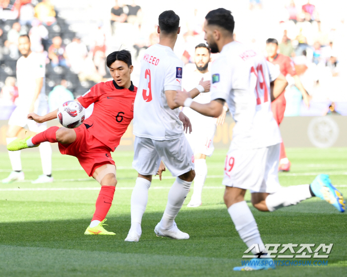 [카타르Live]'황인범 전반 38분 선제골' 한국 1-0 바레인 리드 중