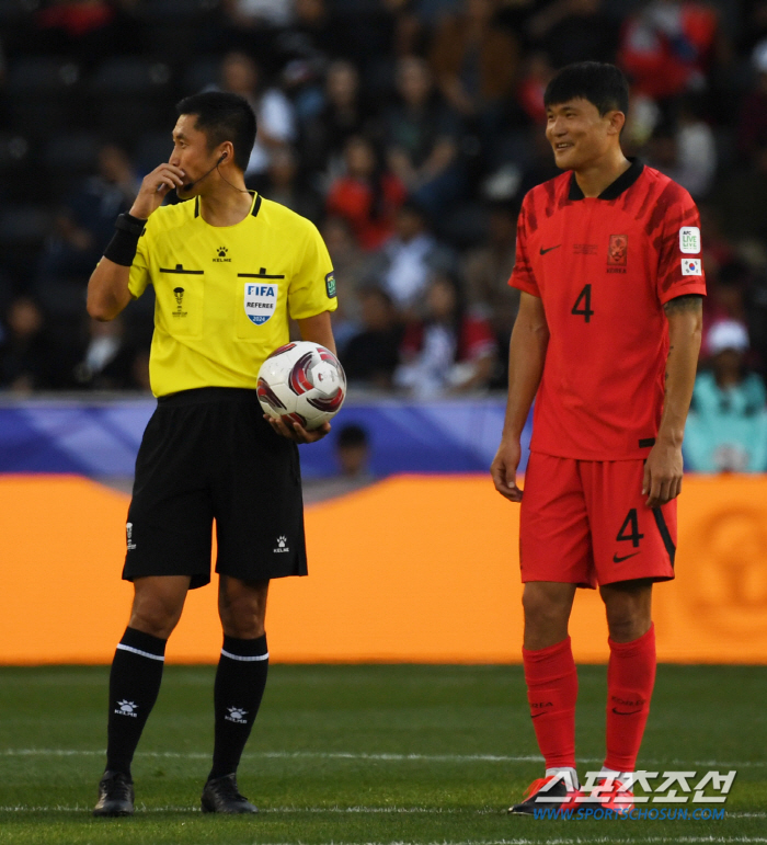 [카타르 현장리뷰]'이강인 결승골→中 심판 경고 5장' 韓, 바레인 3대…