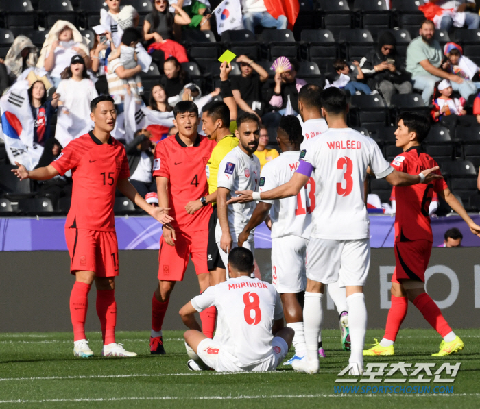 [카타르 NOW]'中 심판 옐로카드 희생양' 손흥민 작심 발언 "난 시뮬…