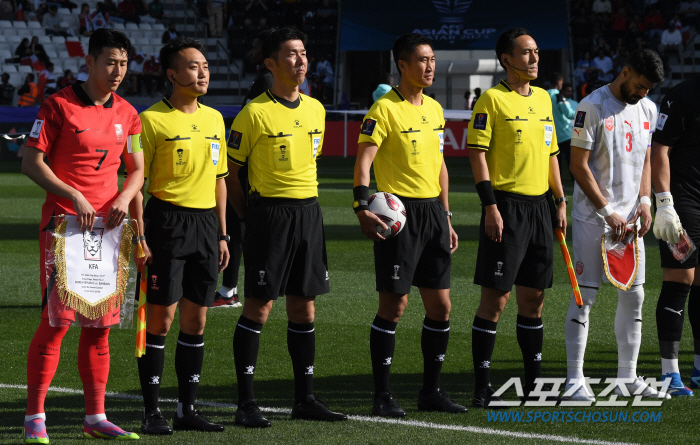 "중국-레바논전 한국 심판이 맡던데.." 마닝의 '한국축구 모욕'에 보복…