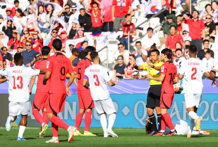 "중국-레바논전 한국 심판이 맡던데.." 마닝의 '한국축구 모욕'에 보복…