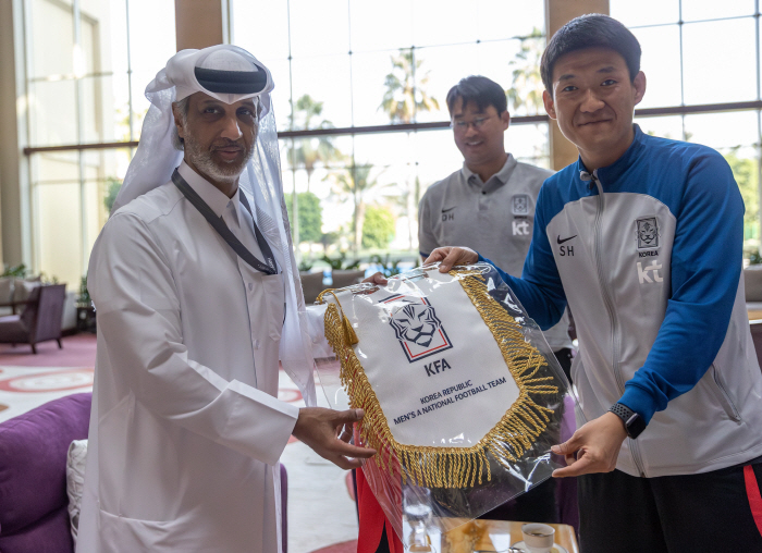 알 타니 카타르 아시아컵 조직위원장, 한국 등 격려 방문 "모든 팀과 팬들 환영"