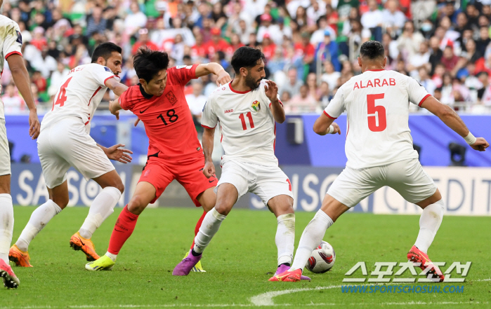 [카타르 현장리뷰]'대참사 막았다' 손흥민 선제골→황인범 자책골 유도 韓…