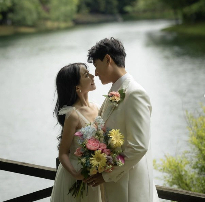 '이지훈♥' 아야네 "일본 결혼식 사진, 비용 비싼데도 야외식 허락해준 …