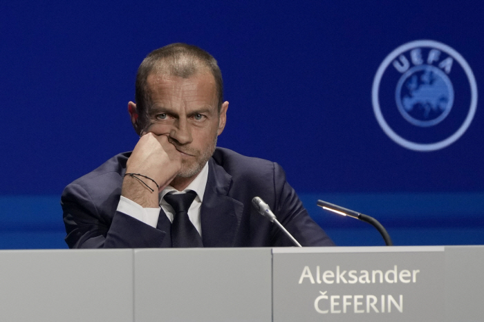 "사우디 이적? 돈 때문이잖아" UEFA 회장의 팩트 폭격 "역사는 살 …