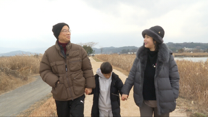 돌연 TV서 사라진 개그맨 최형만 “母 유언 따라 목사 됐다” (인간극장…