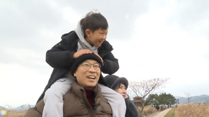 돌연 TV서 사라진 개그맨 최형만 “母 유언 따라 목사 됐다” (인간극장…