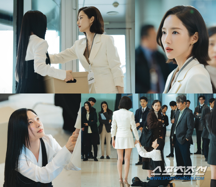 송하윤, 회사 로비서 무릎 꿇어…박민영은 냉담한 표정