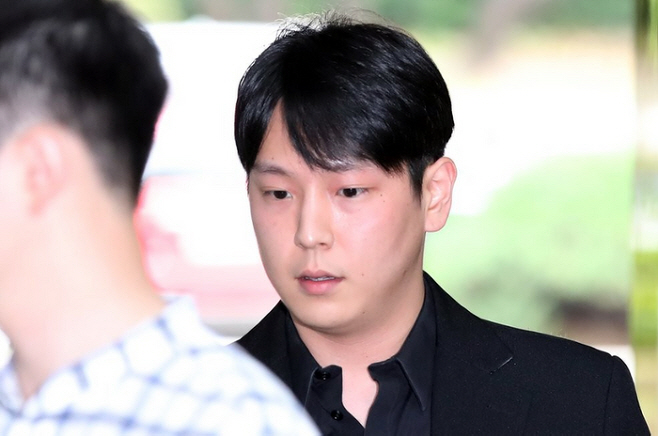  '세번째 성범죄' 힘찬, 징역 7년 구형…檢 "아이돌, 청소년에 영향 …