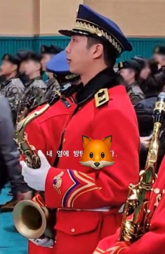 RM, 군악대 자대 배치..빨간 제복 입은 '늠름한 자태' 