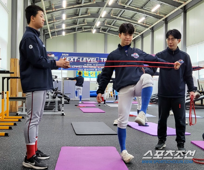 레전드 코치들이 직접 지도. 과학적 측정까지. 제 3,4차 '2024 K…