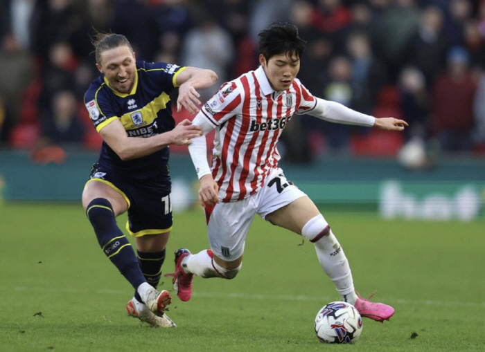 '러블리 준호!'..."축구 지능 좋은 훌륭한 선수" 배준호, 스토크 감…