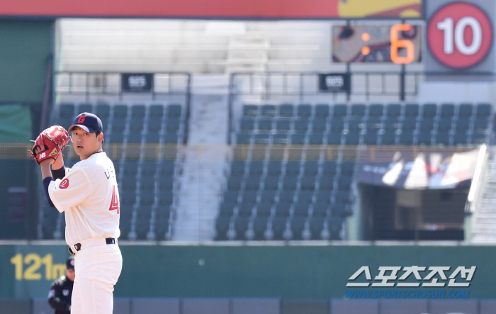 "예상보다 더 좁지만, 일관성 있다" 더 바빠진 80억 포수, 불만스런 …