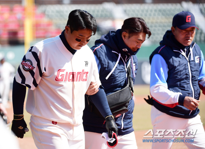 '한동희 4~6주 재활 필요' 롯데 날벼락 떨어졌다. "본인은 안 아프다…