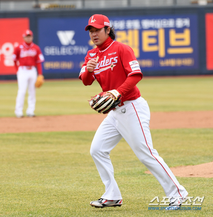 부산에서 홈런 치고, 힘들게 수원에 와 결승타..."지금은 시범경기일 뿐…