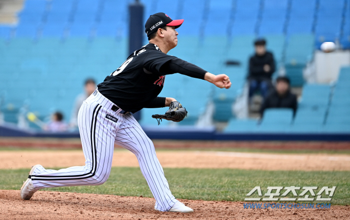 염갈량 또 이천에서 진주를 캤다. 좌우타자 가리지 않는 144km 신인 …