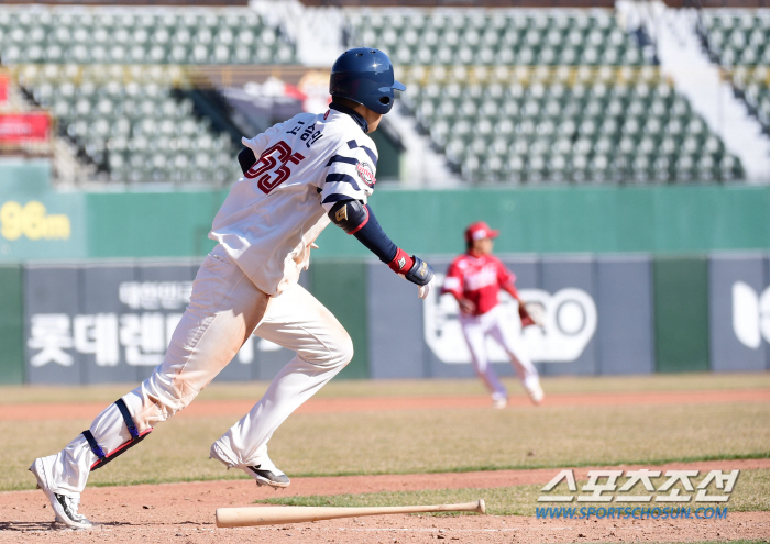 '2루→우익수→1루→2루→외야' 위기는 곧 기회? '김민석+한동희' 부상…