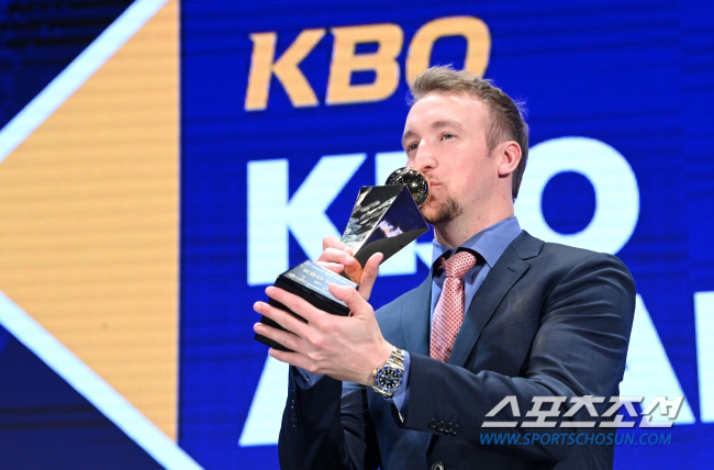 "몸살 때문에…" 20승 MVP→ML 컴백 괴물 빈 자리 채워라, 경쟁 …