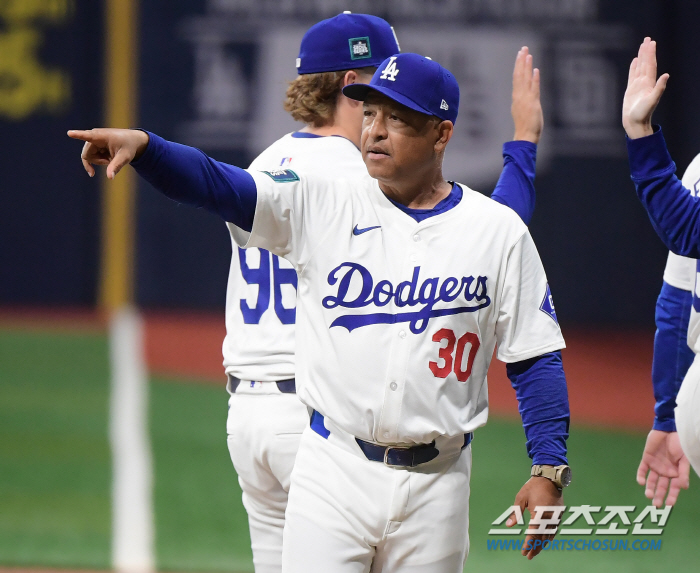 "오타니는 MLB의 마이클 조던" 로버츠 감독, 서울서 '오타니 신드롬'…