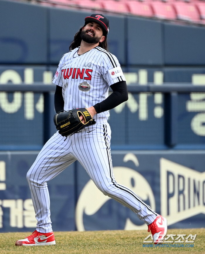 '이 한 몸 바쳐서!' 몸까지 내던진 잠실예수의 투혼, 역시 MLB 1라…