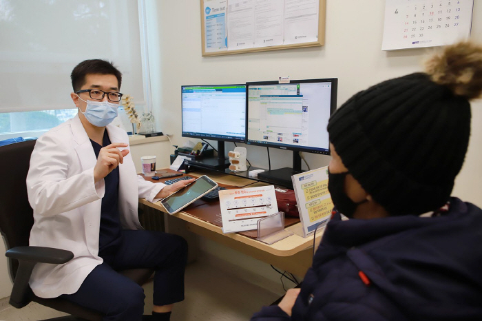 이상운동증·약물내성 파킨슨병 환자, '뇌심부자극술' 효과적