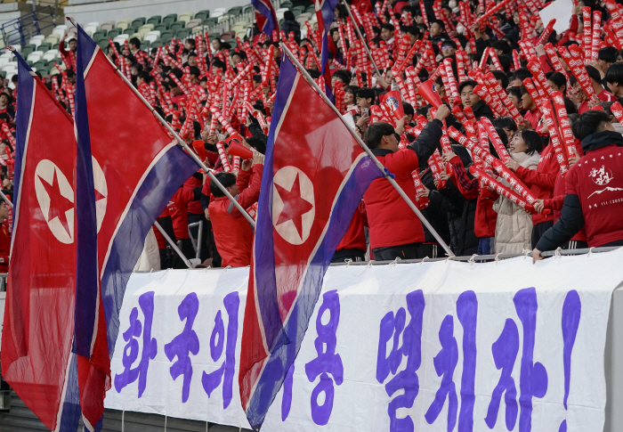 "다나카 2분 벼락골"日,北전투축구에 1-0신승...무실점 3전승-B조1…