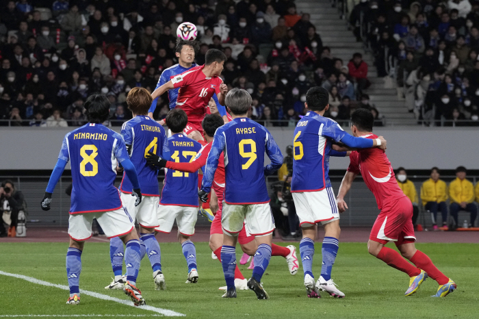 "다나카 2분 벼락골"日,北전투축구에 1-0신승...무실점 3전승-B조1…