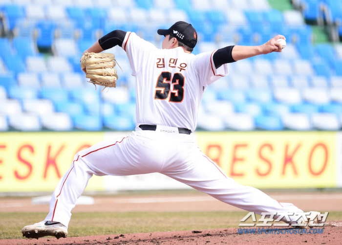 'ML 상대에 꼬인 일정' 문동주, 정규시즌 준비 마쳤다…최고 153㎞ …