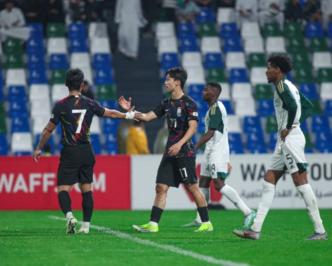 '엄지성 결승골' 황선홍 없는 U-23 대표팀, '개최국' 사우디 1-0…