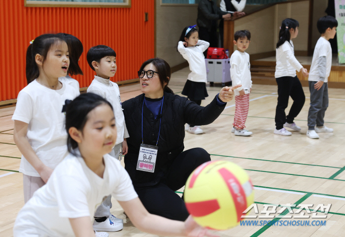 '역도 레전드'장미란 차관,늘봄학교 일일 체육교사 변신